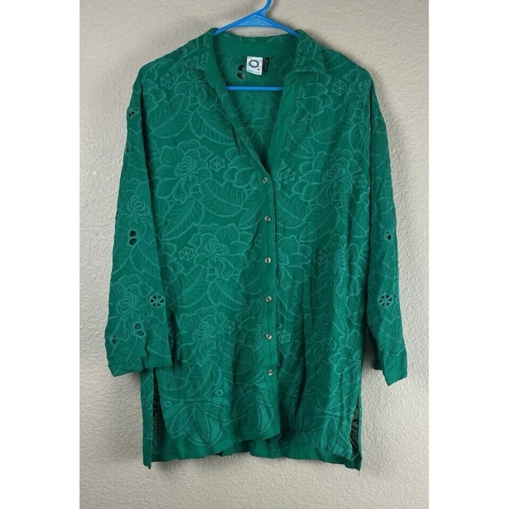 Akemi + Kin Kelly Arthropologie  XS Oversized Kelly Green Floral Eyelet Shirt